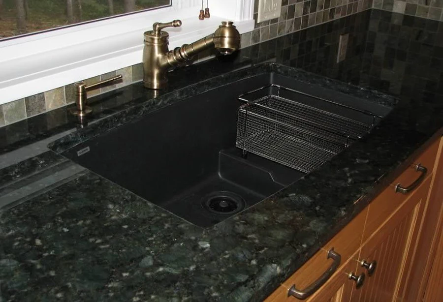 Verde Butterfly Granite Kitchen Countertop 02