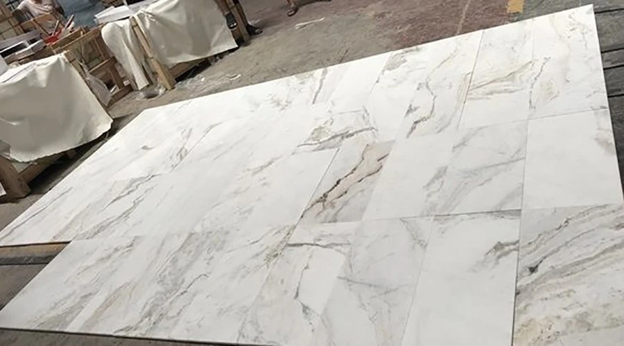 Calacatta Amber Marble Tile 03.jpg